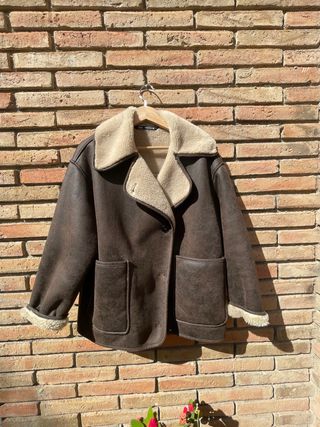 Chaqueta Zara efecto piel forrada 