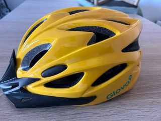 Casco de bicicleta amarillo 