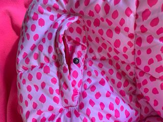 Cazadora niña estampada rosa con capucha.