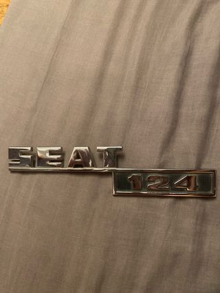 Insignia SEAT 124 ORIGINAL SIN ESTRENAR 