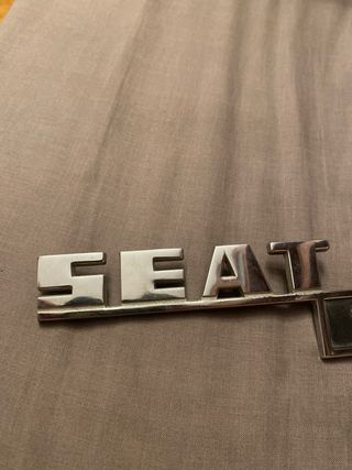 Insignia SEAT 124 ORIGINAL SIN ESTRENAR 