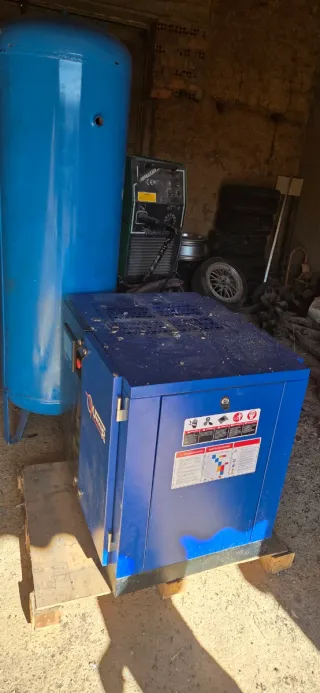 Compresor de tornillo Unair sin usar nuevo.