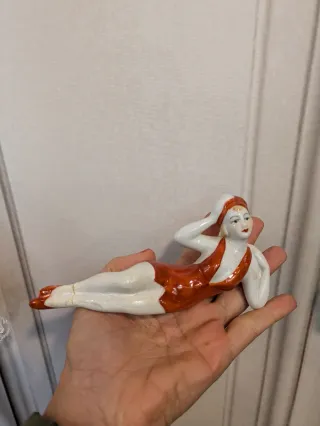 Figura porcelana Art Decó mujer nadadora