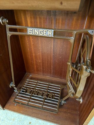 Máquina de coser antigua SINGER