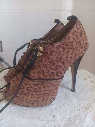 Zapatos tacón leopardo con cordones