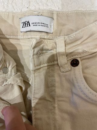 Pantalones acampanados beige