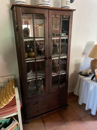 Vitrina madera puertas cristal