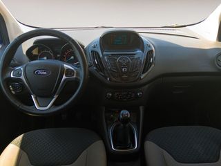 Ford Tourneo Courier 1.0 EcoBoost Titanium
