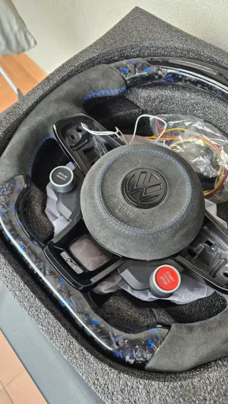 Volante Golf 7 R Carbono Forjado y pantalla LED