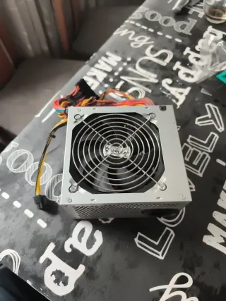 Fuente de alimentación PC ATX. 