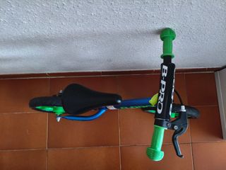 Bicicleta sin pedales B-PRO azul y verde