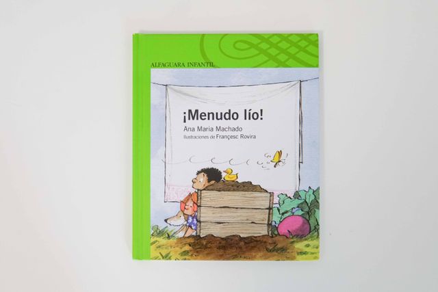 ¡MENUDO LIO! (Spanish Edition)
