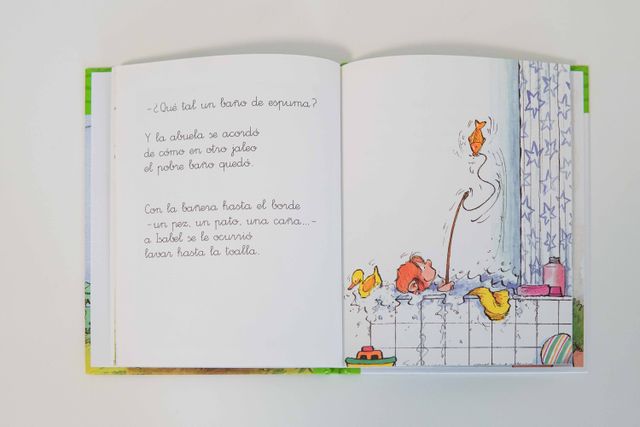 ¡MENUDO LIO! (Spanish Edition)