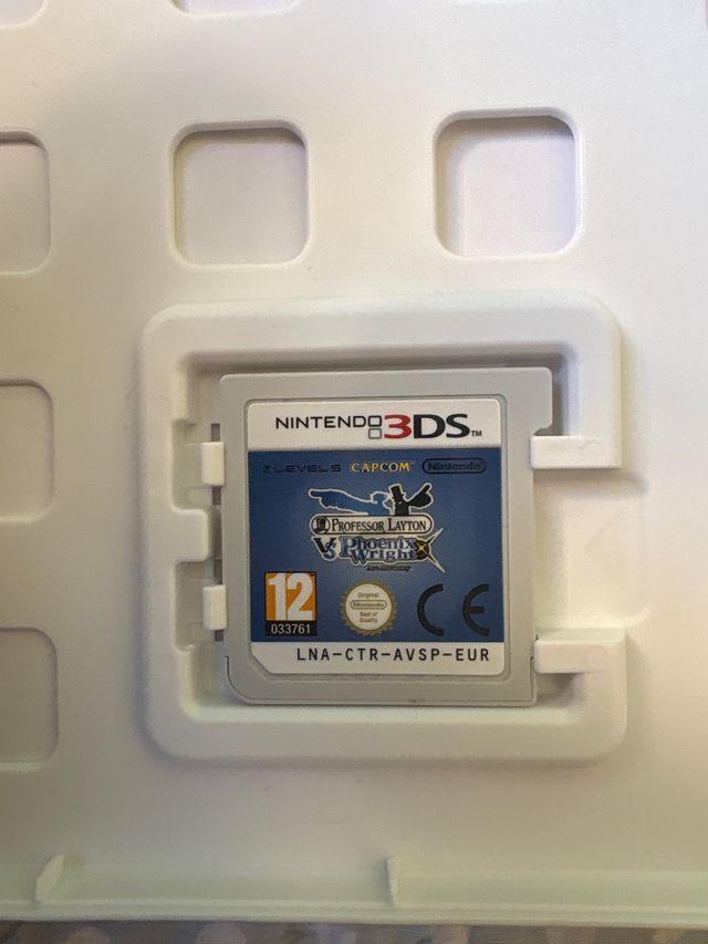 Professor Layton vs Phoenix Wrigh versión fiINGLÉS