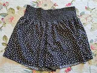 Short shein curve donna fantasia floreale