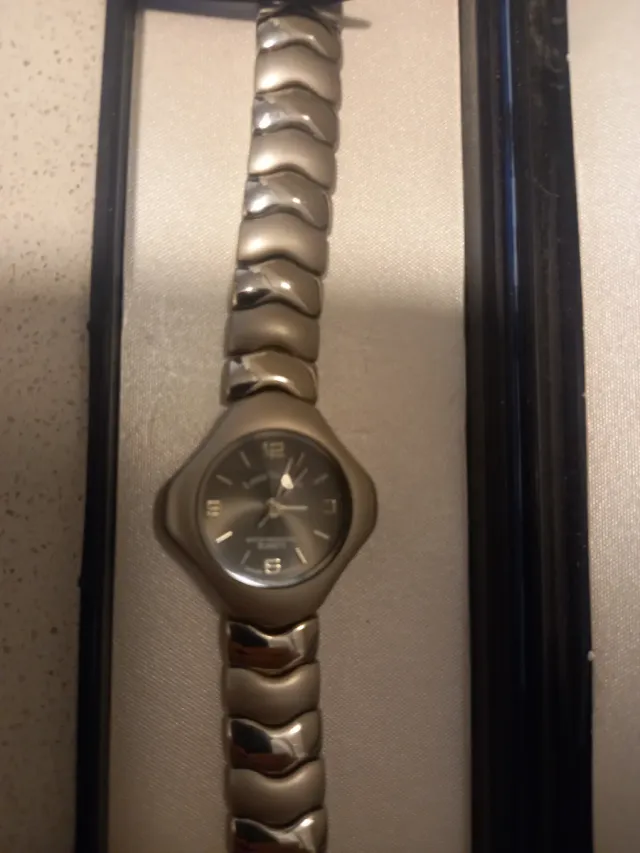 Reloj Louis Valentin Pulsera plateada.