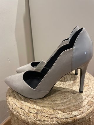 Zapatos de tacón grises

