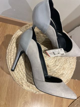 Zapatos de tacón grises
