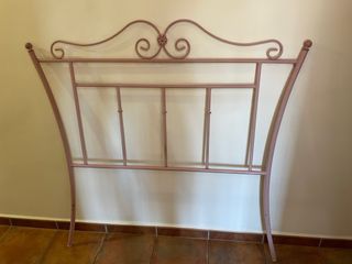 Cabecero de forja rosa