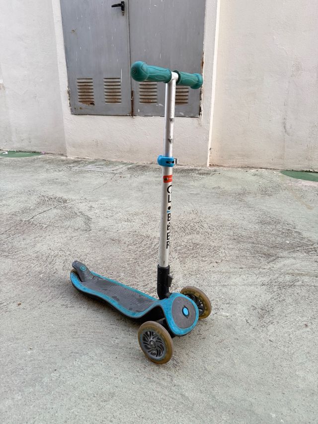 Patinete infantil 3 ruedas azul marca GLOBBER