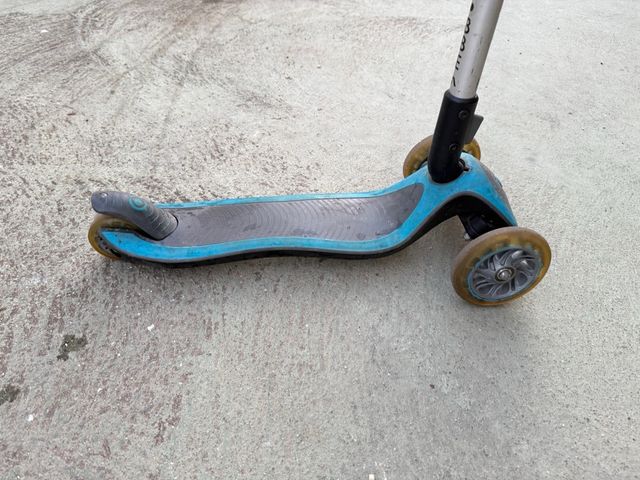 Patinete infantil 3 ruedas azul marca GLOBBER