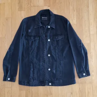 Chaqueta vaquera Stradivarius negra 