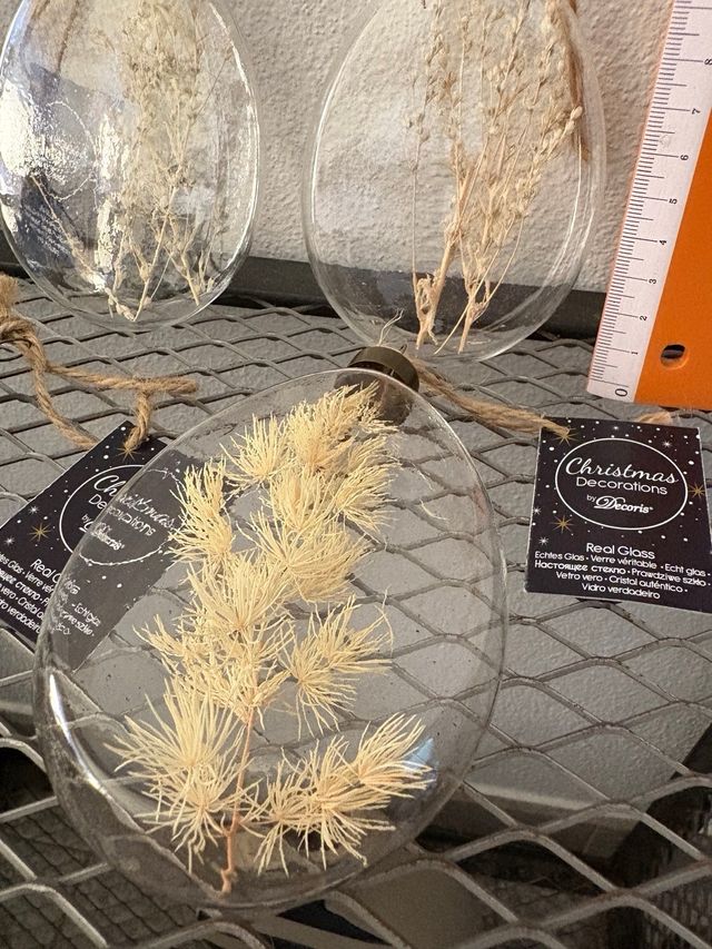 Bolas de Navidad con Flores Secas