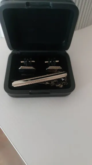 Gemelos y pasador de corbata