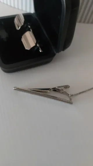 Gemelos y pasador de corbata