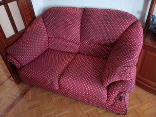 Sofá de 2 plazas tela burdeos, 
Ancho 150 cm.