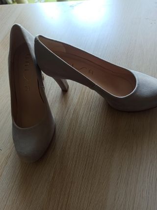 Zapatos tacón Unisa gris perla talla 37