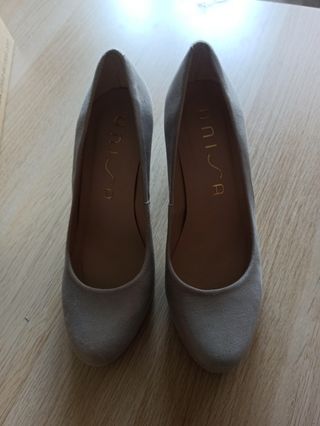 Zapatos tacón Unisa gris perla talla 37