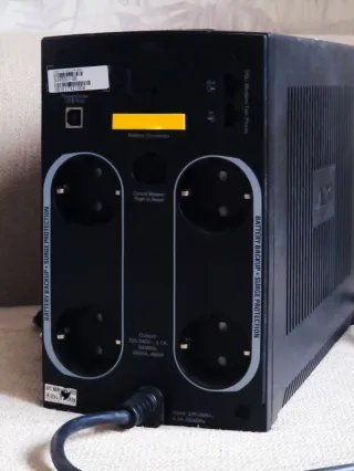 SAI UPS APC 950 VA con USB