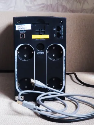 SAI UPS APC 950 VA con USB