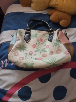Bolso de mano estampado chica y mariposas