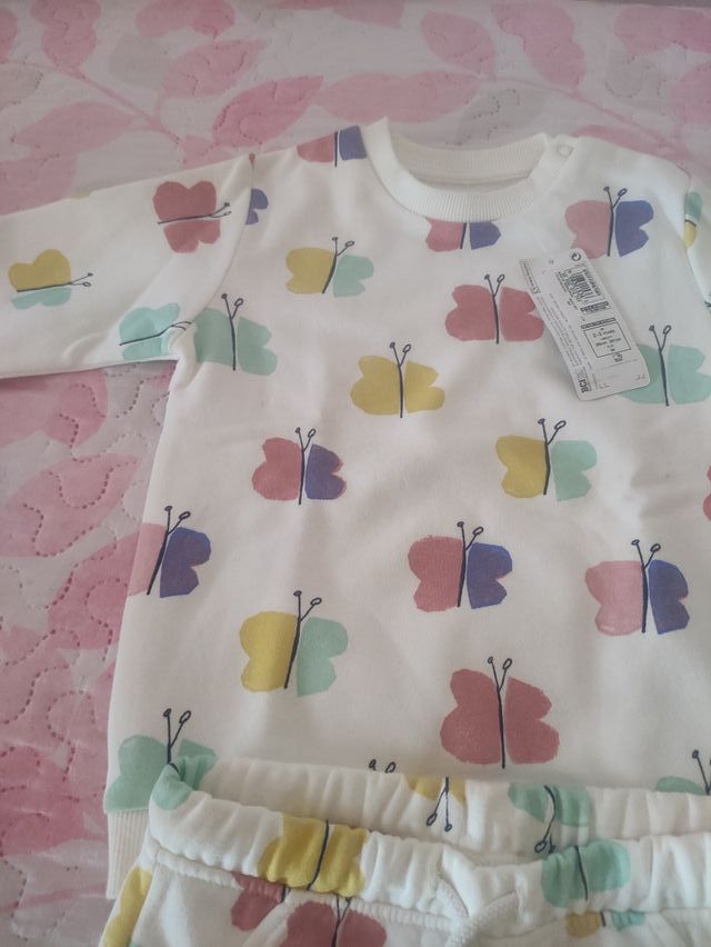 Chándal niña mariposas.