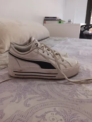 Zapatillas Puma Blancas y Negras