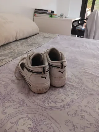 Zapatillas Puma Blancas y Negras