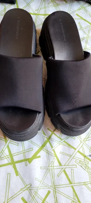 Sandalias Stradivarius negras plataforma