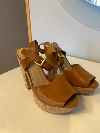Tacones marrones con plataforma