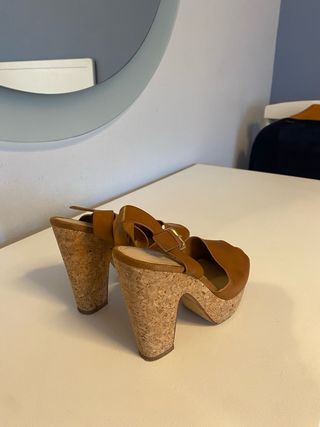 Tacones marrones con plataforma