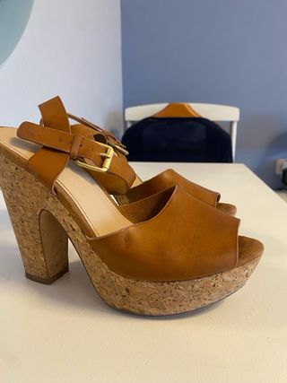 Tacones marrones con plataforma