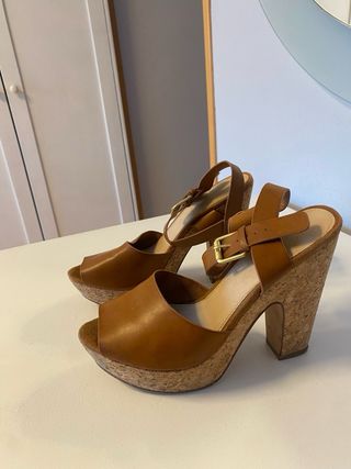 Tacones marrones con plataforma