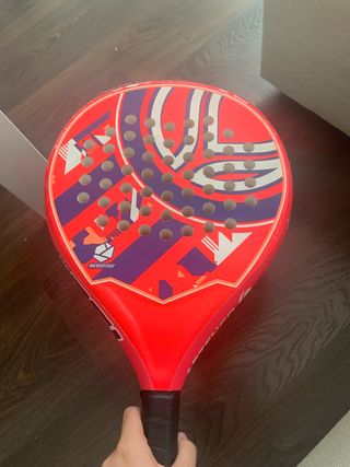 Pala pádel Decathlon  fosforescente
talla junior.