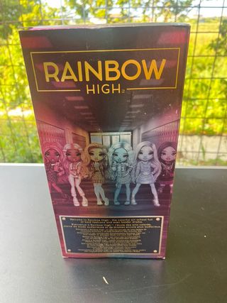 Rainbow High Emi Vanda bambola