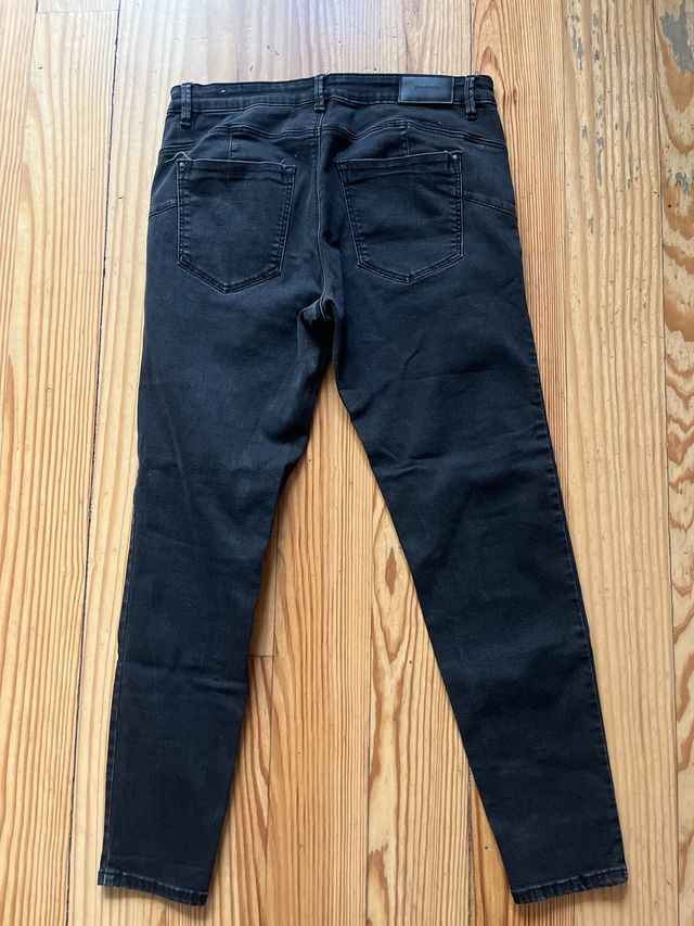 Vaqueros Stradivarius negros