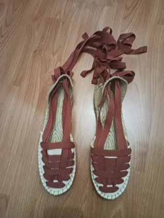 Alpargatas Beige y Rojas con Lazos