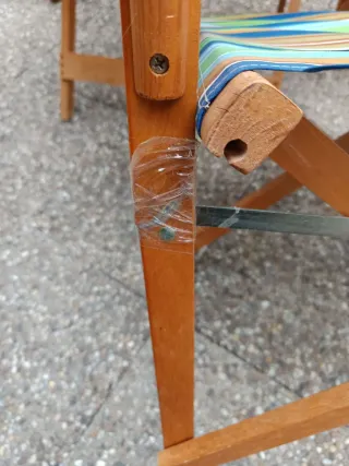 Conjunto mesa y sillas de madera y tela