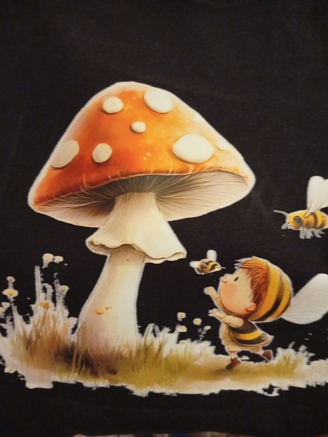 Maglietta maniche corte con stampa fungo e ape