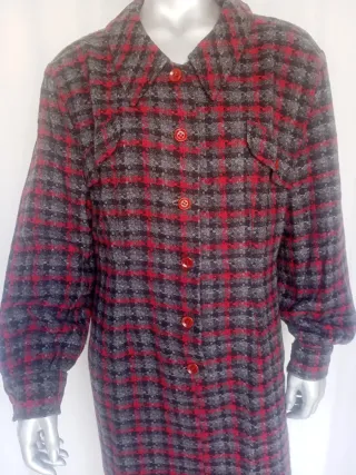 Vestido a cuadros gris y rojo